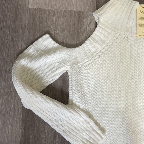 Open shoulder knitted sweater - Picture 3 of 4